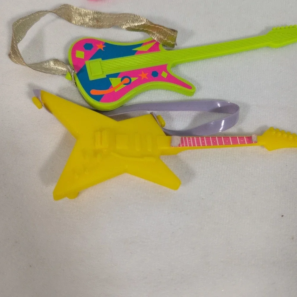 Vintage Barbie and the Rockers guitars (3)